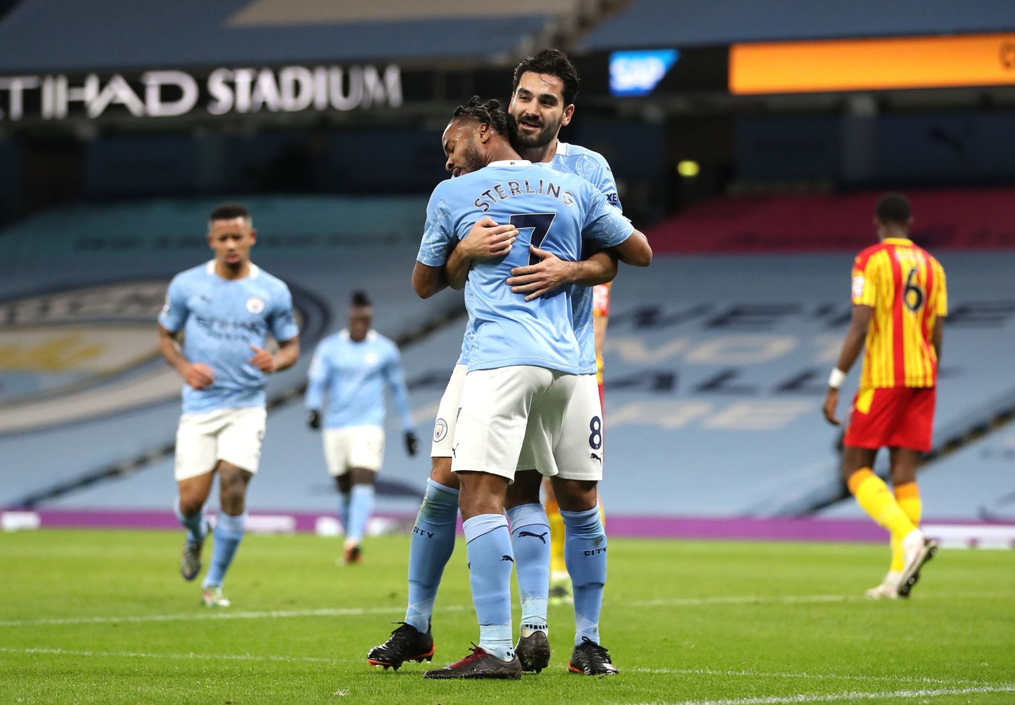 張的對抗氛 張的對抗氛